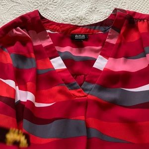 V-neck pullover blouse w/hi-low hem